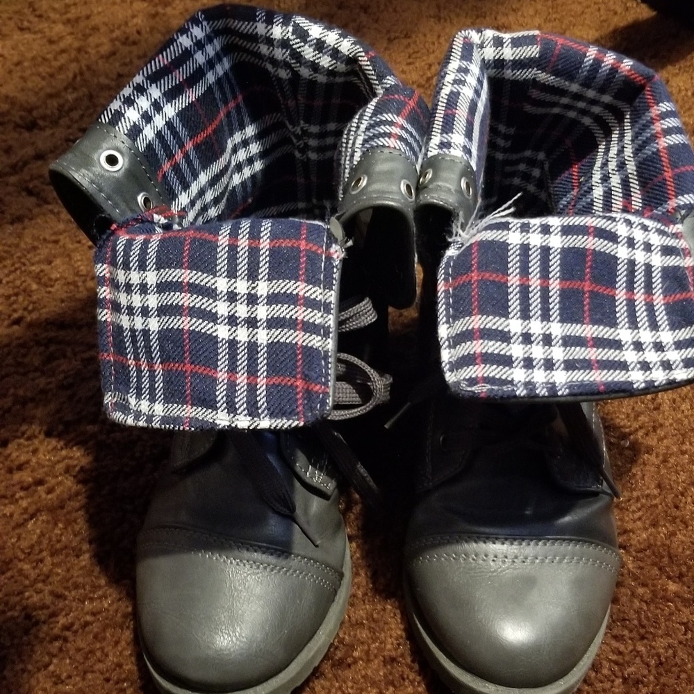Combat boots